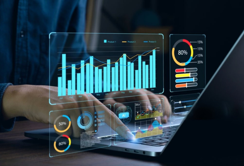 CFO digital analizando datos financieros con inteligencia artificial de SAP Joule